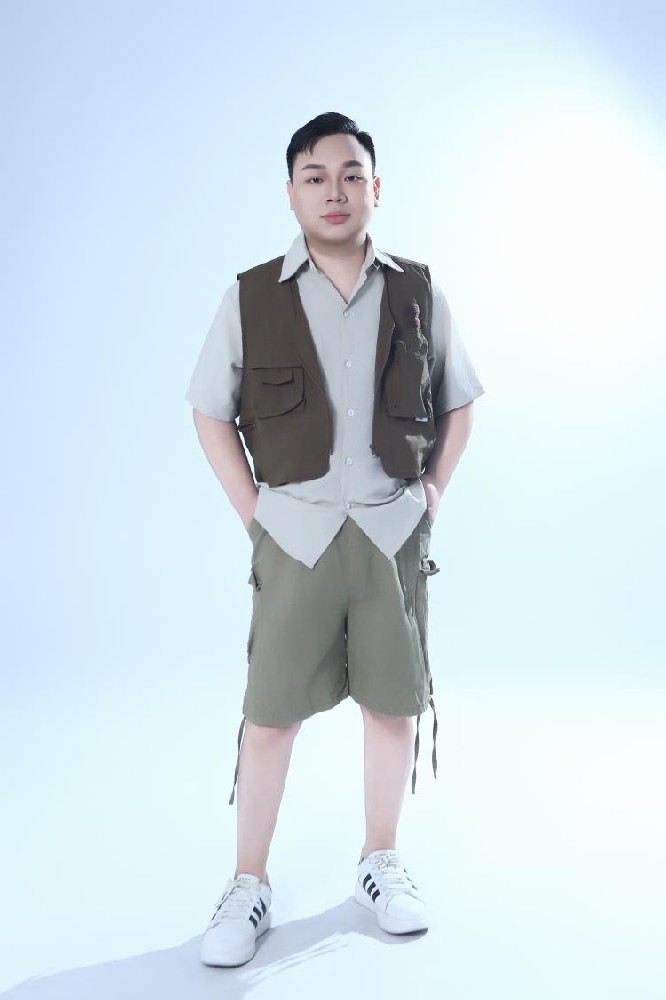 魅力男模张逸尘:于光影间逐梦,绽放青春风华