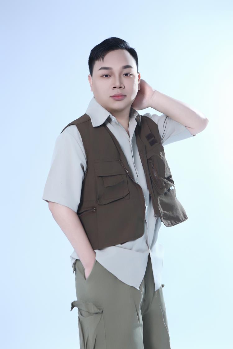 魅力男模张逸尘:于光影间逐梦,绽放青春风华