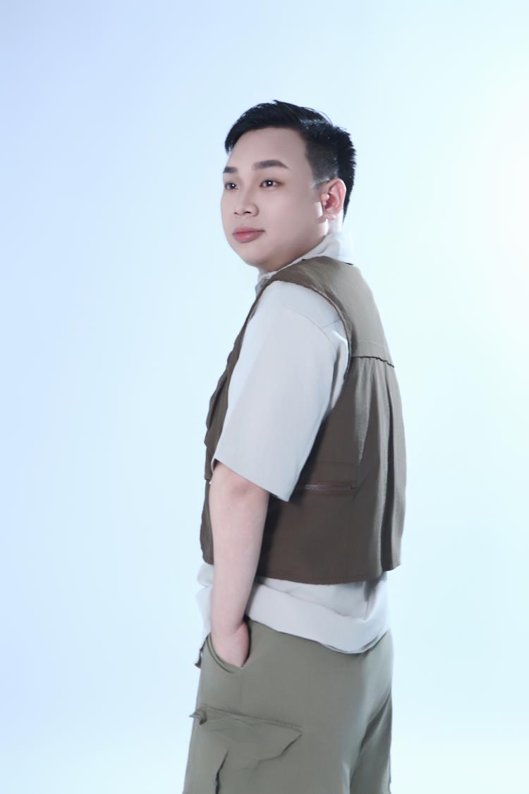 魅力男模张逸尘:于光影间逐梦,绽放青春风华