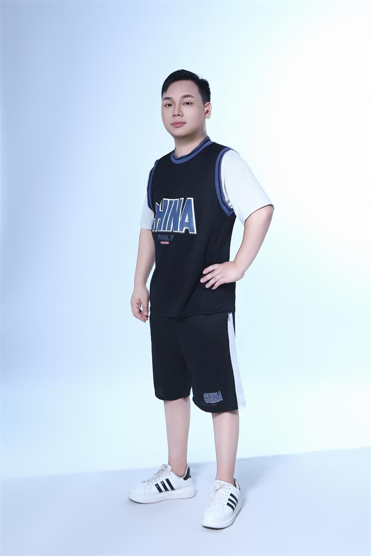 魅力男模张逸尘:于光影间逐梦,绽放青春风华