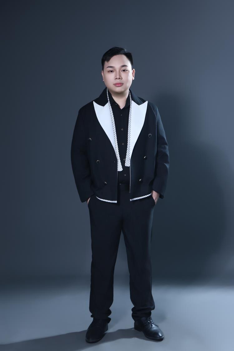 魅力男模张逸尘:于光影间逐梦,绽放青春风华