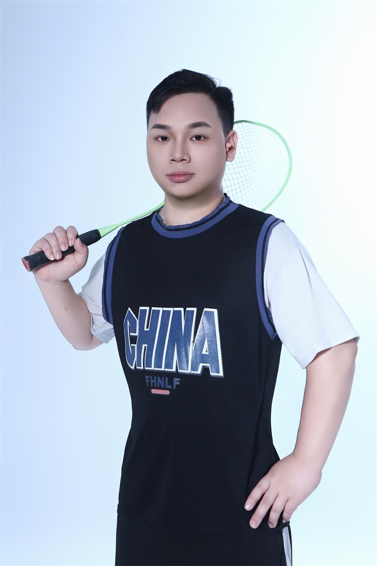 魅力男模张逸尘:于光影间逐梦,绽放青春风华