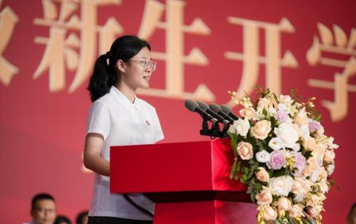 成师暖心育人,托举学子大学新画卷