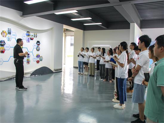 以“莓”为媒,调研乡村振兴发展新路子:车辆工程学院走进南川大观镇调研嘉蓝悦霖农业公司