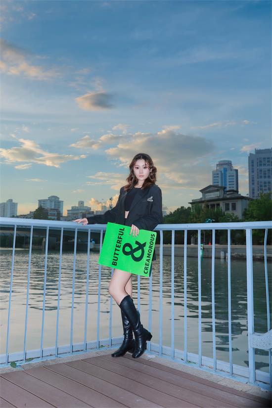 颜可可:惊艳亮相,优雅舞者气质令人心动!