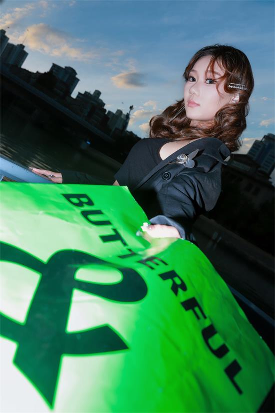 颜可可:惊艳亮相,优雅舞者气质令人心动!