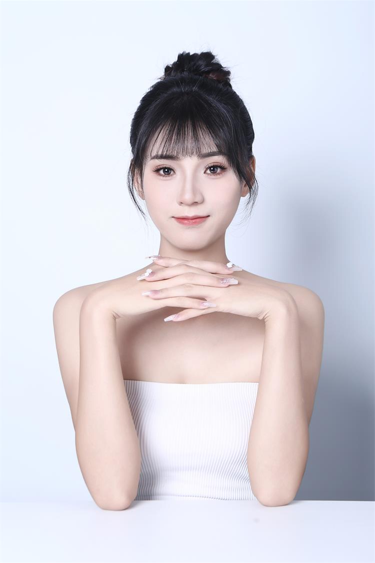 橘子海:模特界的清新之风,美丽绝伦,优雅自信。