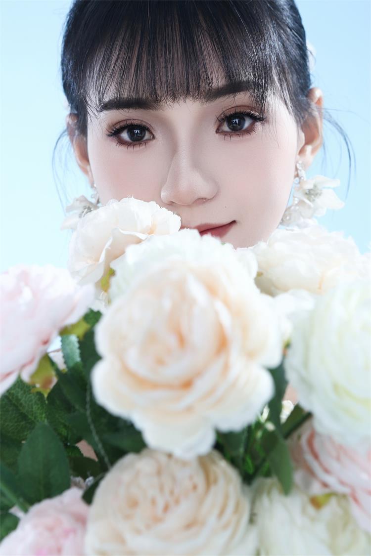 橘子海:模特界的清新之风,美丽绝伦,优雅自信。