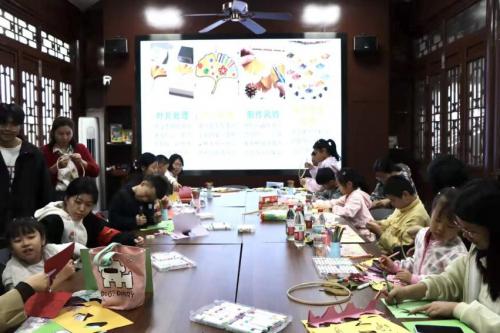 校地联动育新人:武汉纺大外经贸数字财会学部党建联合龟山公园开展自然活动