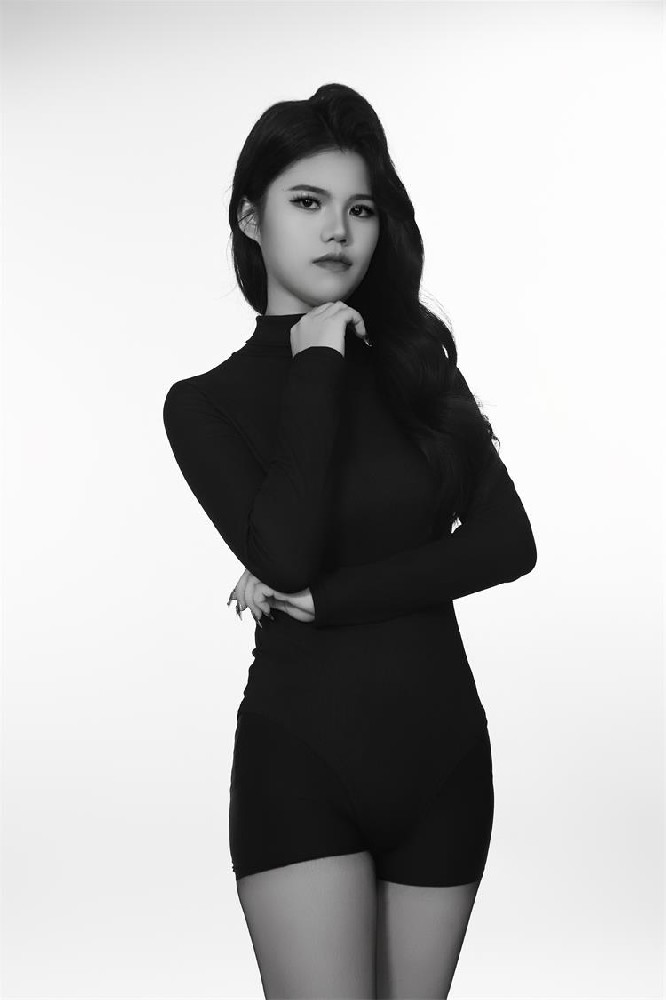 揭秘天蝎座模特——赖丽芳:时尚界的神秘女神!