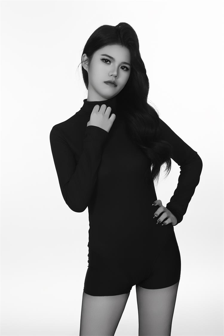 揭秘天蝎座模特——赖丽芳:时尚界的神秘女神!