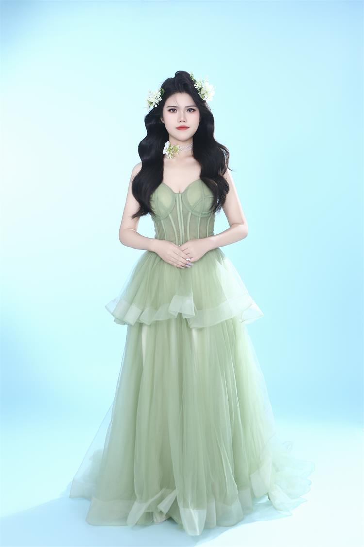 揭秘天蝎座模特——赖丽芳:时尚界的神秘女神!