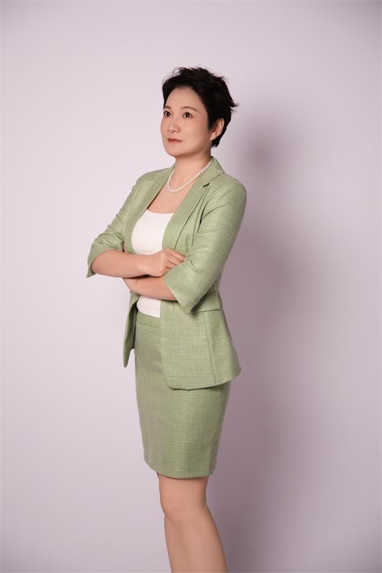 惊艳时尚圈！新星模特天娜（艺名），时尚与智慧的完美融合