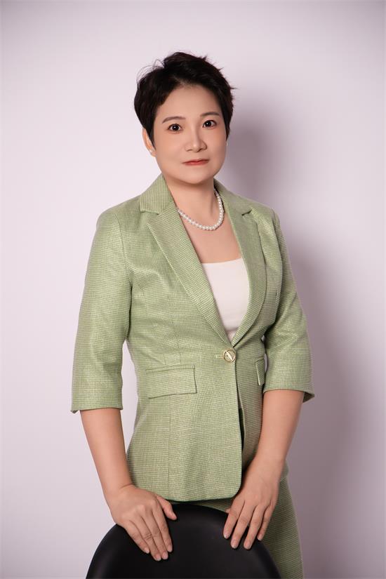 惊艳时尚圈！新星模特天娜（艺名），时尚与智慧的完美融合