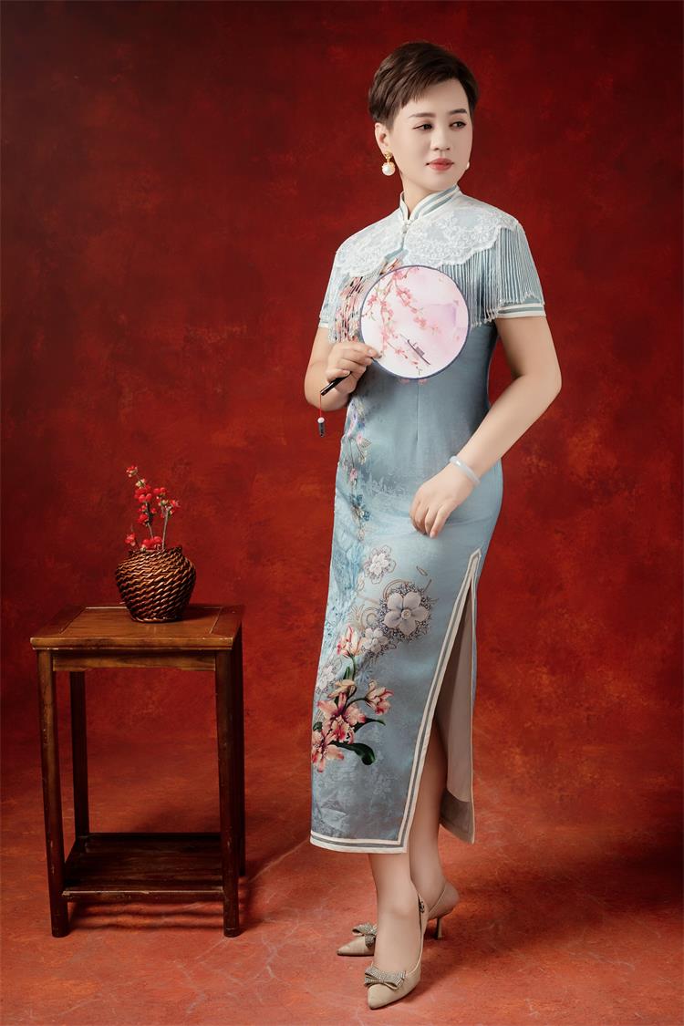 梅子:用玉质容颜与专业力量,诠释时尚的千万种可能