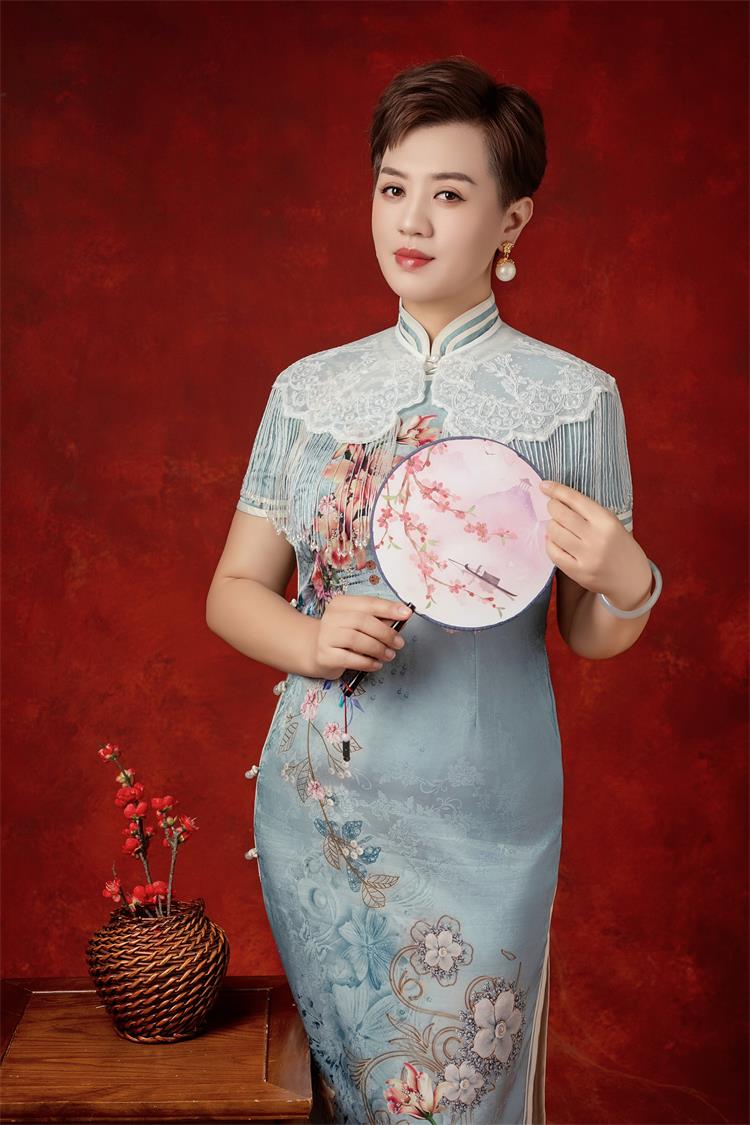 梅子:用玉质容颜与专业力量,诠释时尚的千万种可能