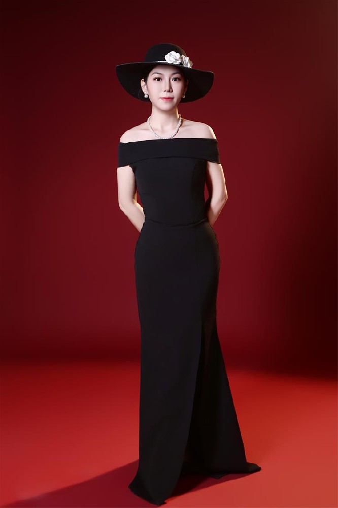 廖秋凤：自带光韵的潜力模特新星