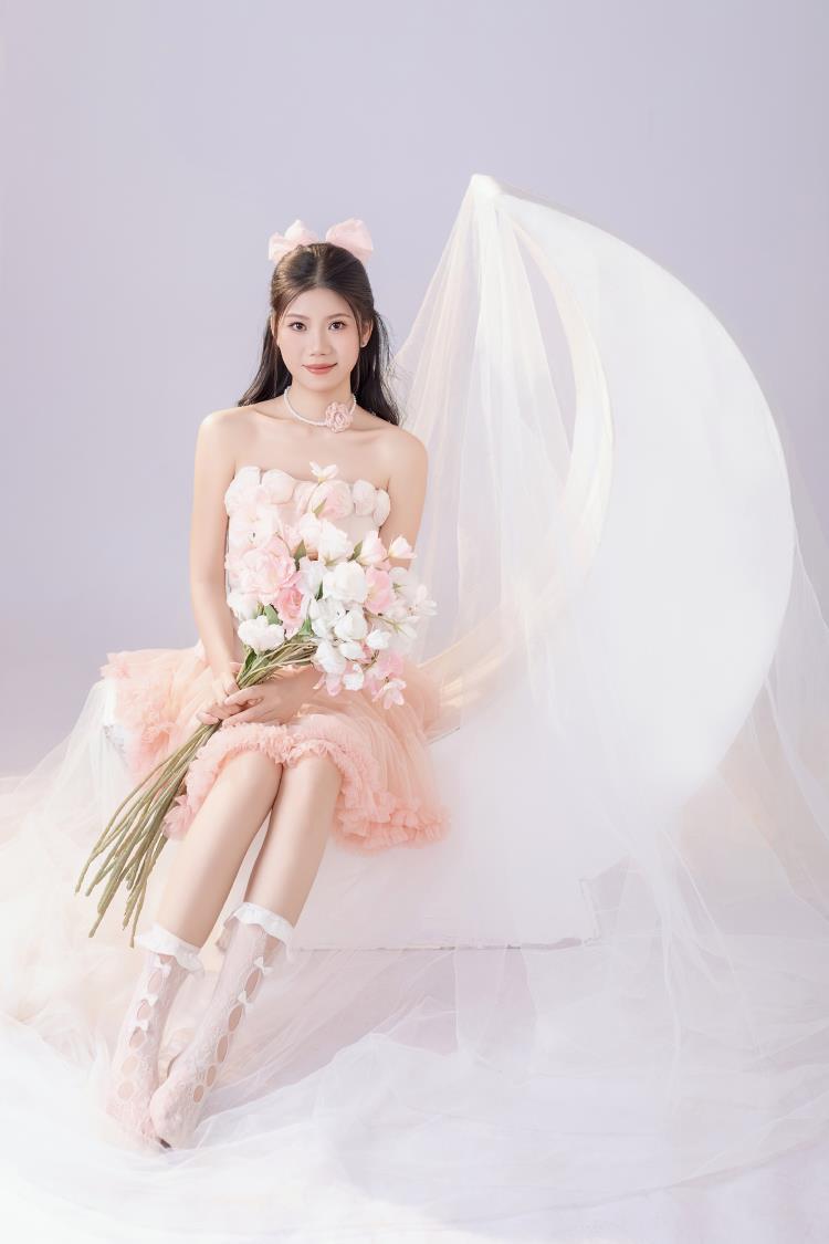 李梅震撼登场，时尚界的新宠儿竟是她！