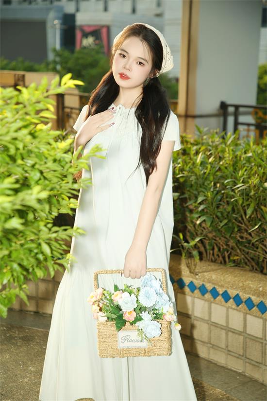 兮玥:优雅与灵动交织的时尚模特新星