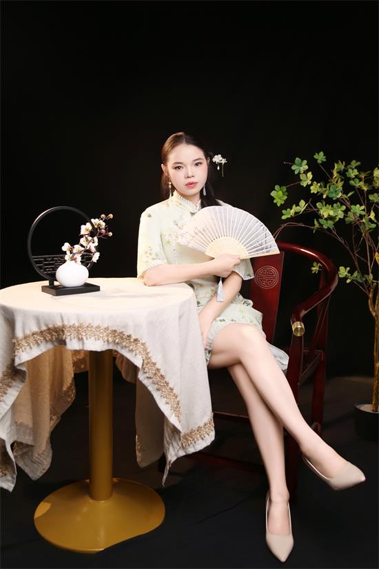 兮玥:优雅与灵动交织的时尚模特新星