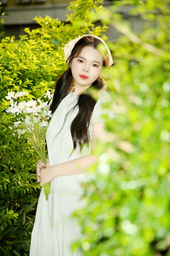 兮玥:优雅与灵动交织的时尚模特新星