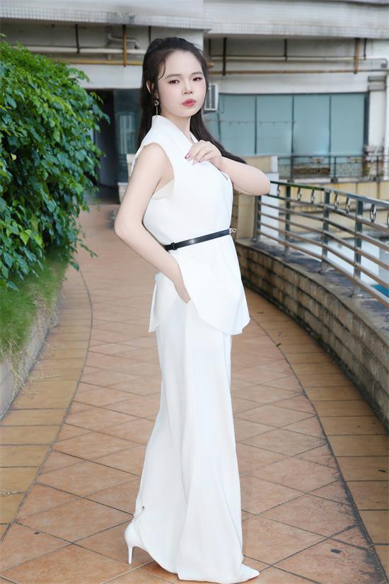 兮玥:优雅与灵动交织的时尚模特新星