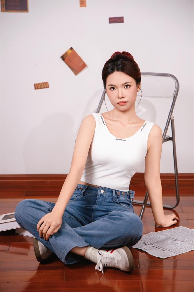 模特新星——知秋(艺名):优雅与灵动的时尚之姿