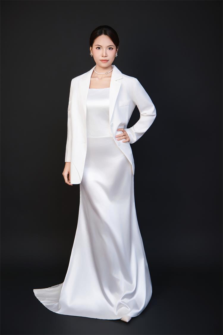 模特新星——知秋(艺名):优雅与灵动的时尚之姿