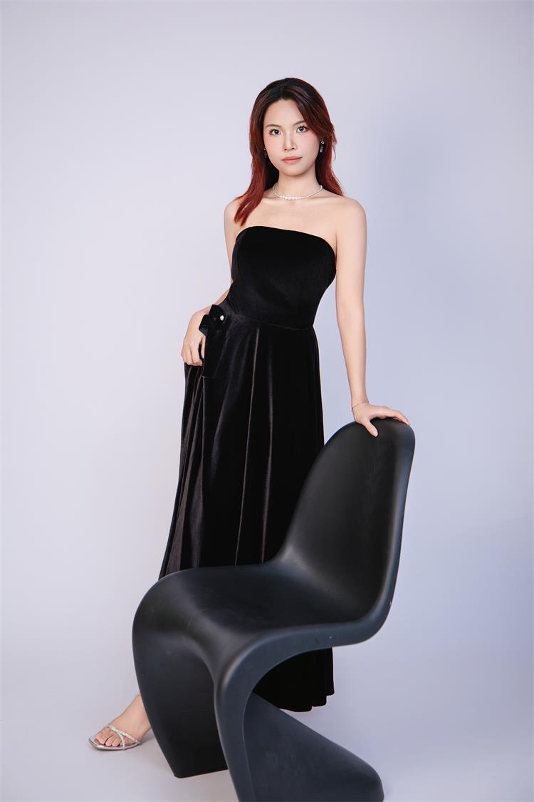 模特新星——知秋(艺名):优雅与灵动的时尚之姿