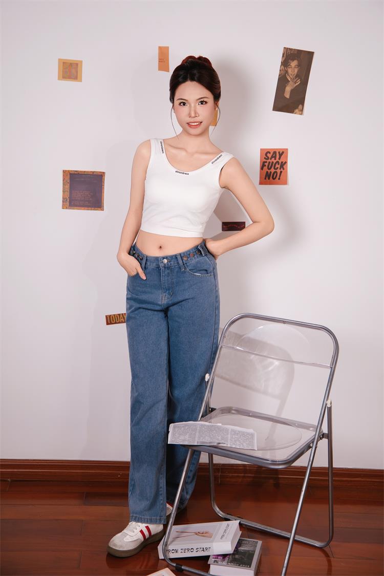 模特新星——知秋(艺名):优雅与灵动的时尚之姿