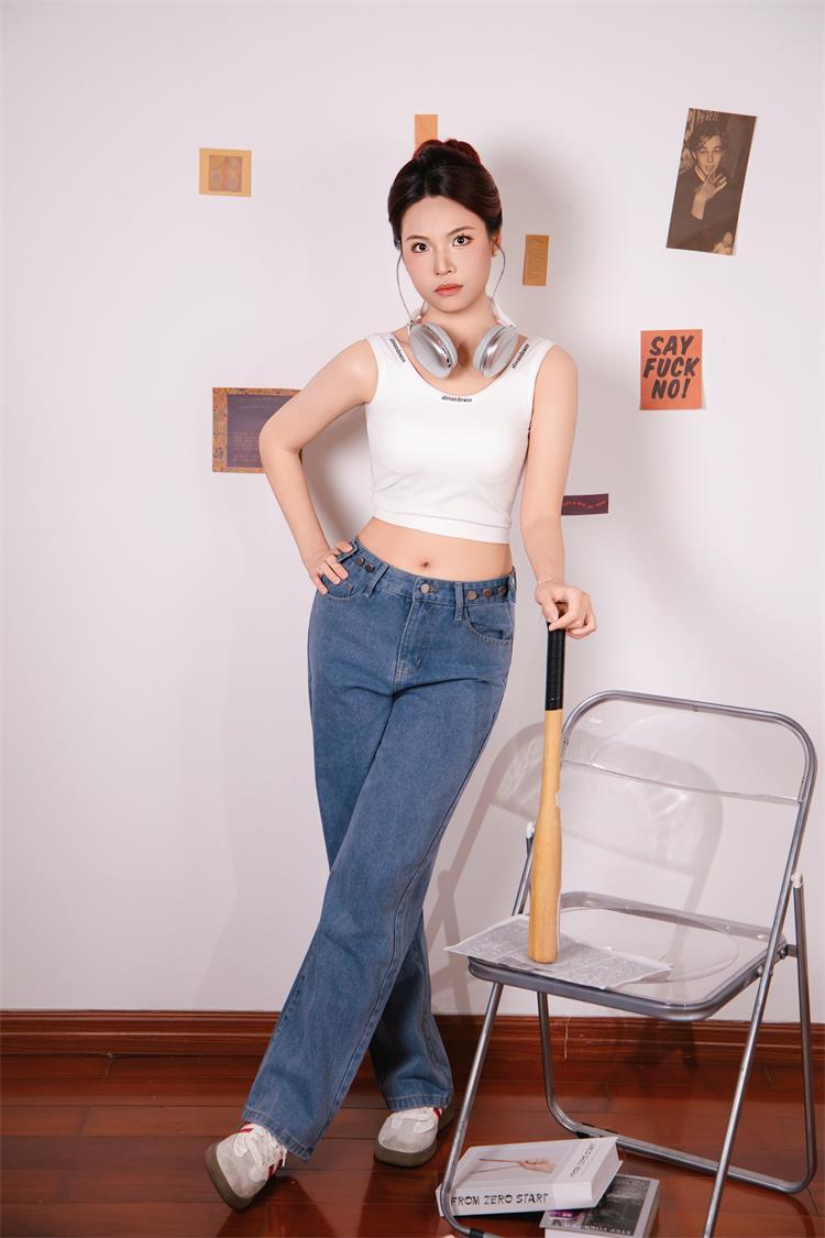 模特新星——知秋(艺名):优雅与灵动的时尚之姿