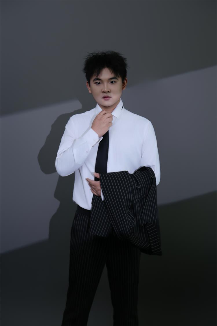 陈振杰:用阳光气质诠释动态美学的新锐模特