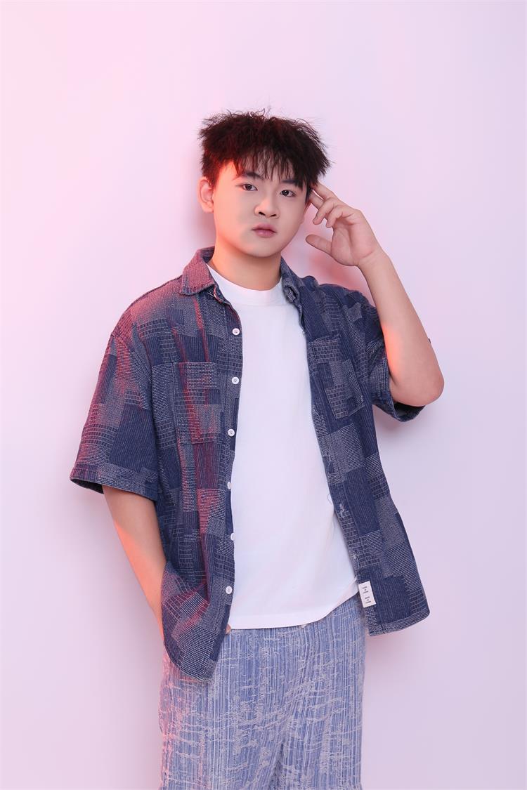 陈振杰:用阳光气质诠释动态美学的新锐模特