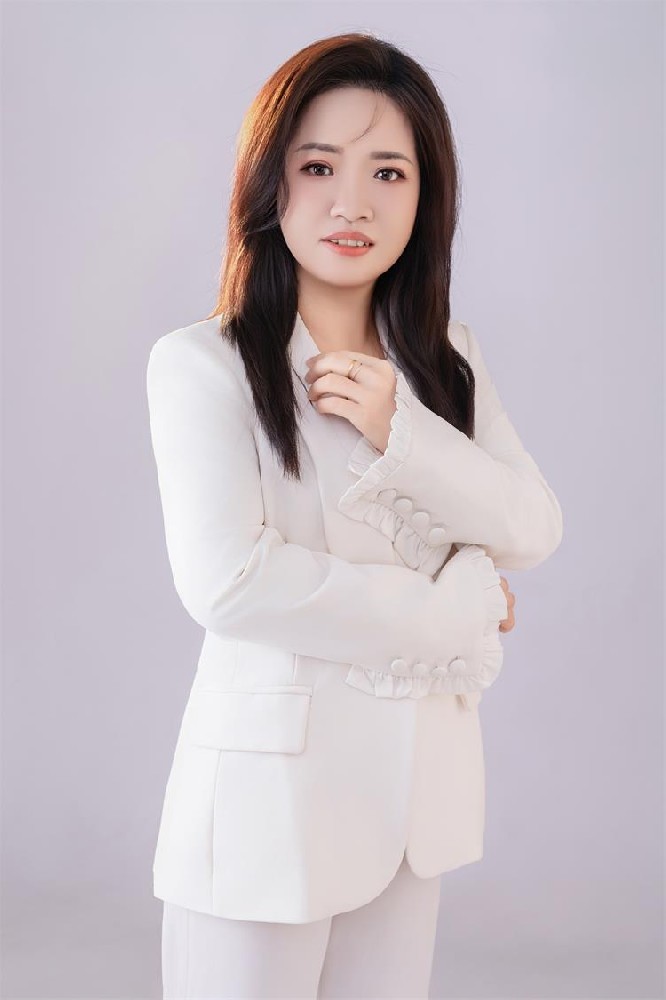 新人模特灵犀:江南诗意藏于她的时尚艺术之中