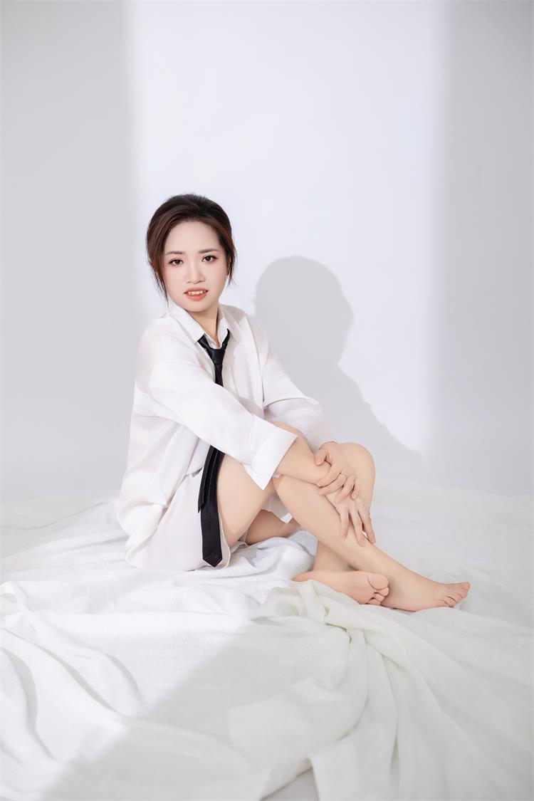 新人模特灵犀:江南诗意藏于她的时尚艺术之中