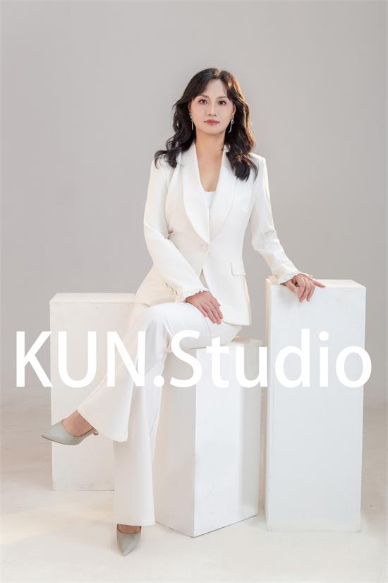 模特王晓彤的时尚旅程,因坚持而璀璨!