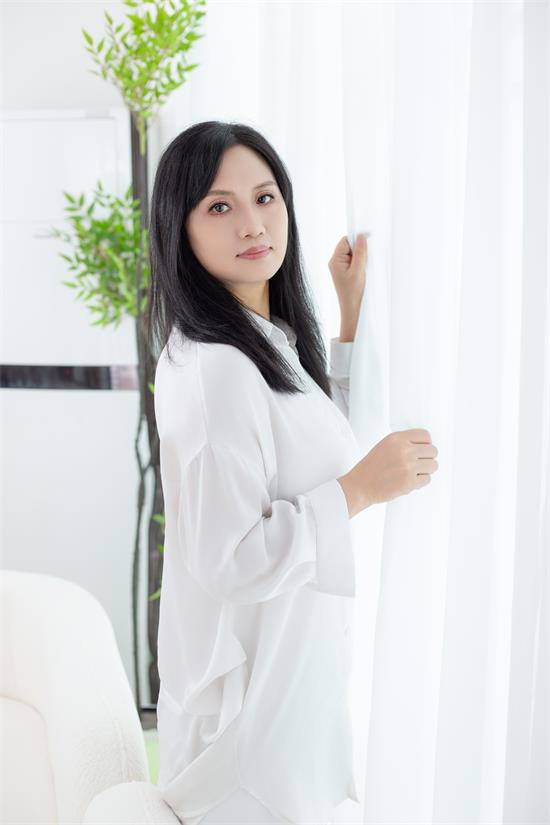 模特王晓彤的时尚旅程,因坚持而璀璨!