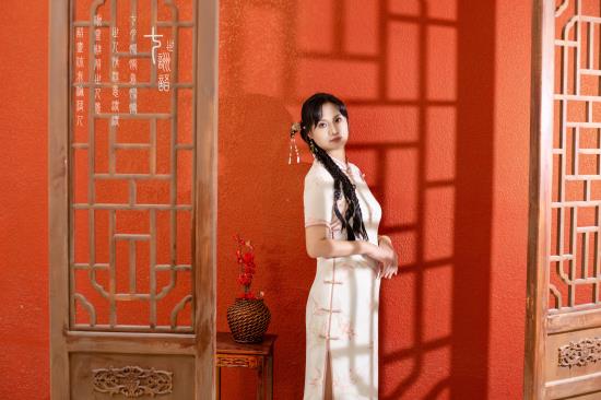 模特王晓彤的时尚旅程,因坚持而璀璨!