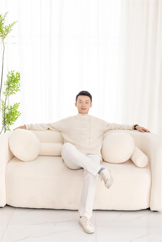 曾兴义:模特新锐,以汗水雕刻镜头锋芒