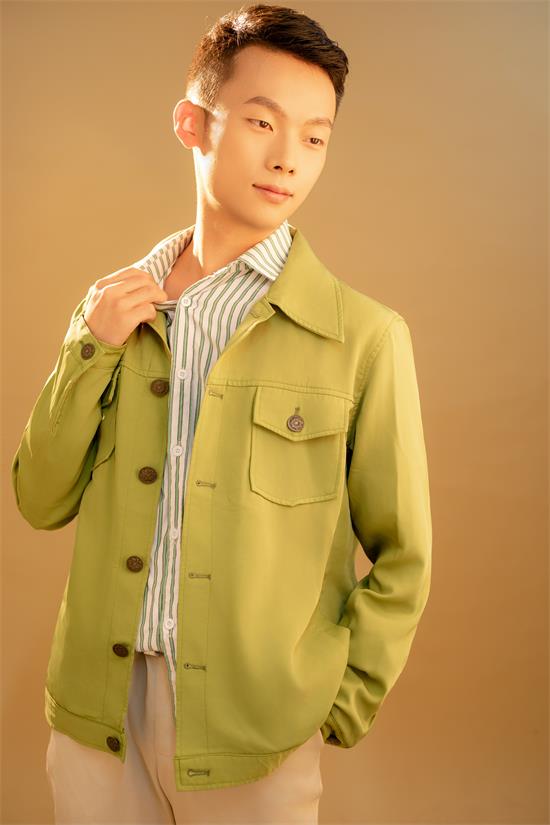 曾兴义:模特新锐,以汗水雕刻镜头锋芒