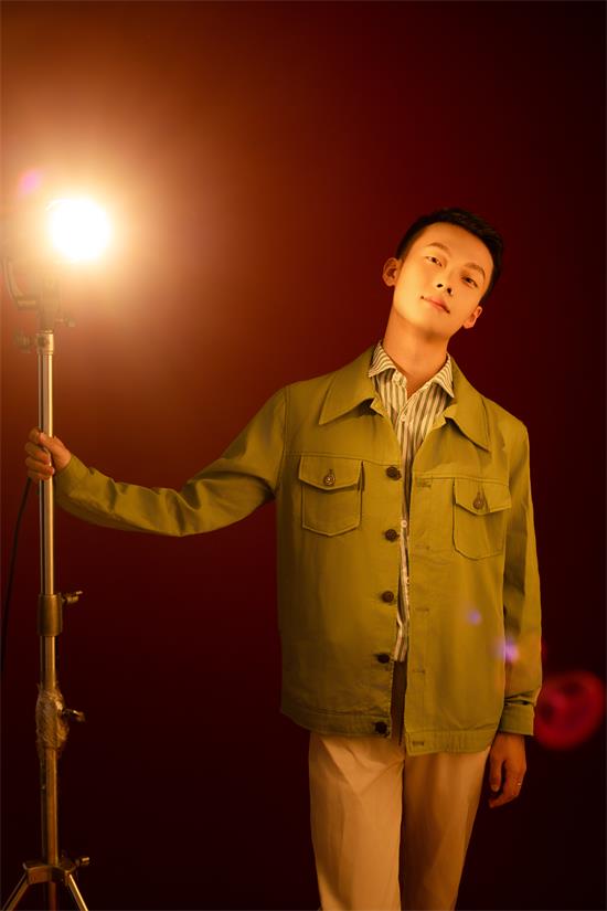 曾兴义:模特新锐,以汗水雕刻镜头锋芒