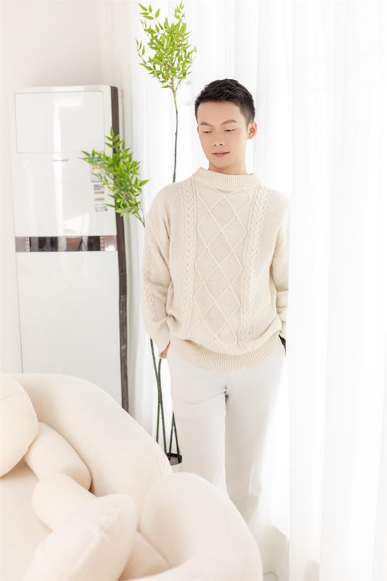 曾兴义:模特新锐,以汗水雕刻镜头锋芒