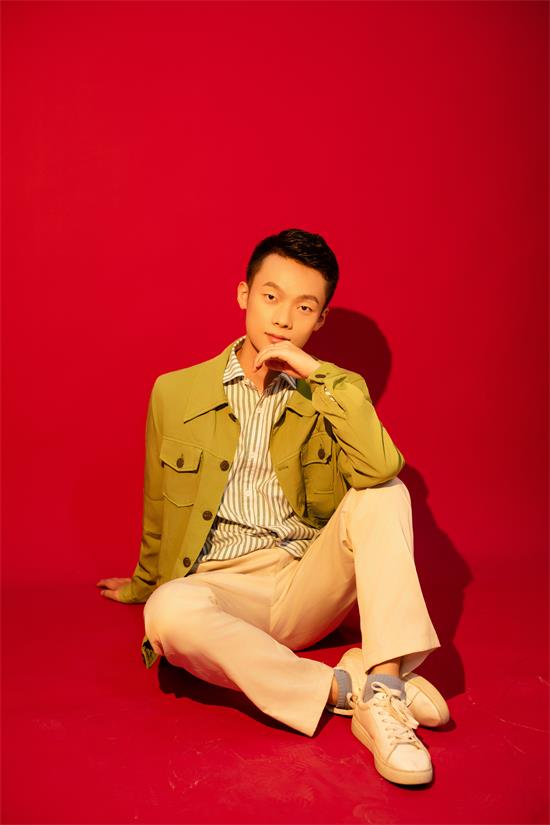 曾兴义:模特新锐,以汗水雕刻镜头锋芒