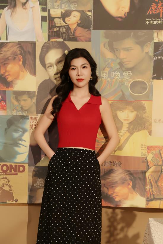 模特钟晓彤：定格堪比时尚大片的璀璨瞬间