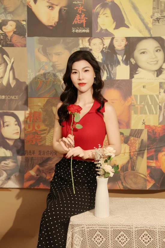 模特钟晓彤：定格堪比时尚大片的璀璨瞬间