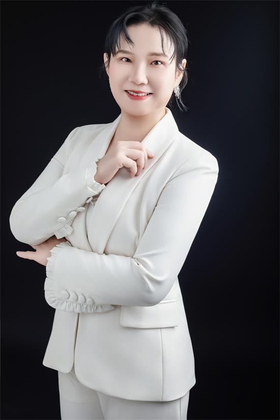 雅菲——潜力新星聚焦模特舞台,演绎时尚新风潮!